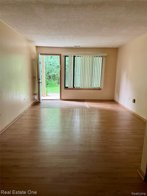 24060 Middlebelt Road Farmington, MI 48336 - Photo 2 of 14