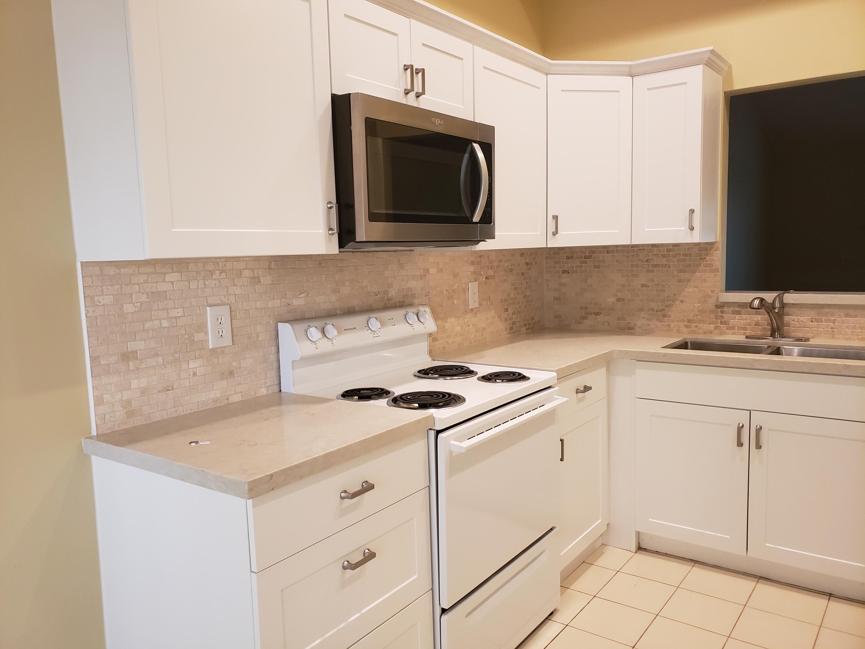 10875 Lake Front Place, Unit 10875 Boca Raton, FL 33498 - Photo 2 of 18 Kitchen 2
