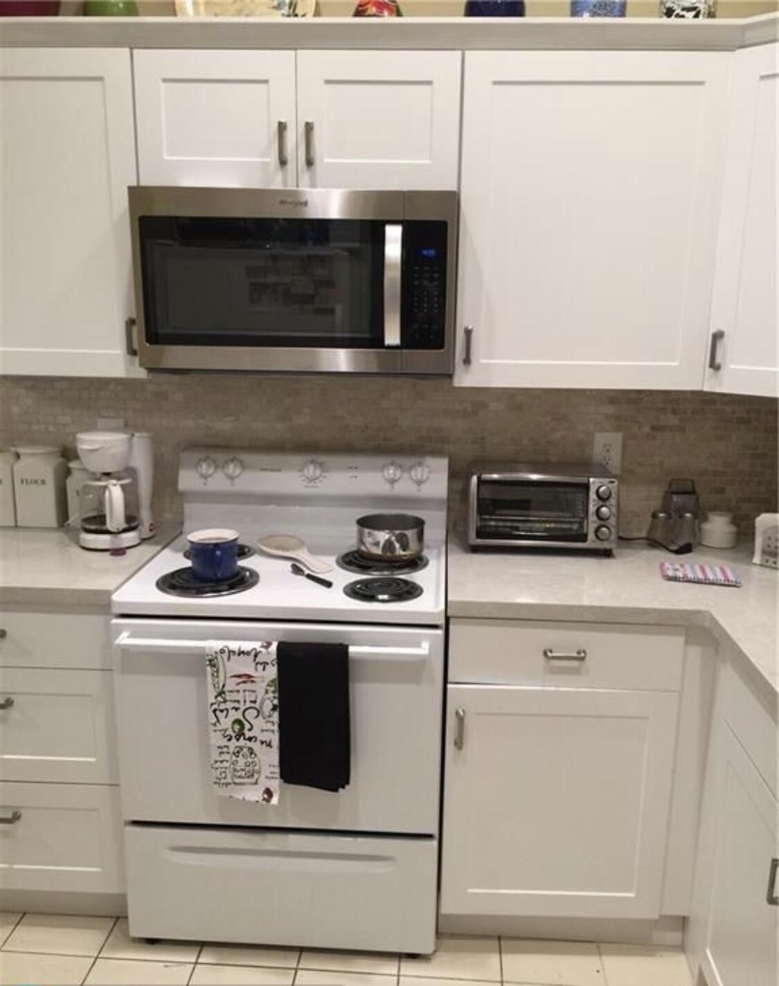 10875 Lake Front Place, Unit 10875 Boca Raton, FL 33498 - Photo 4 of 18 Kitchen