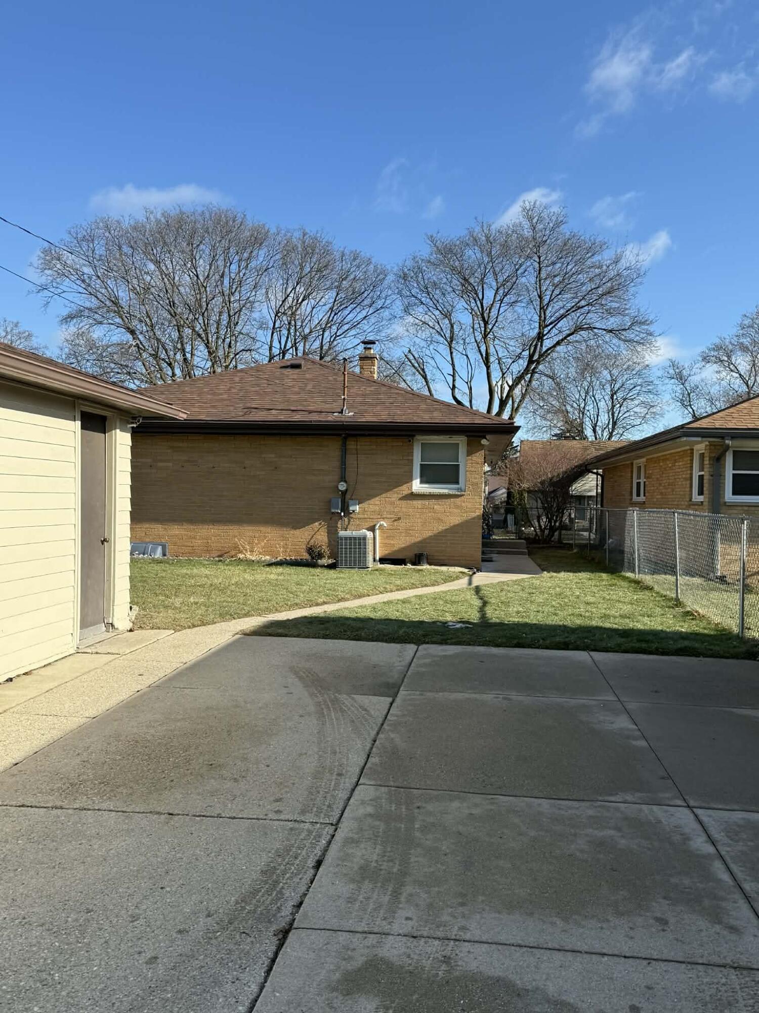 4547 North 67th Street Milwaukee, WI 53218 - Photo 3 of 37 eb229d80-f233-44af-b834-51b439969654