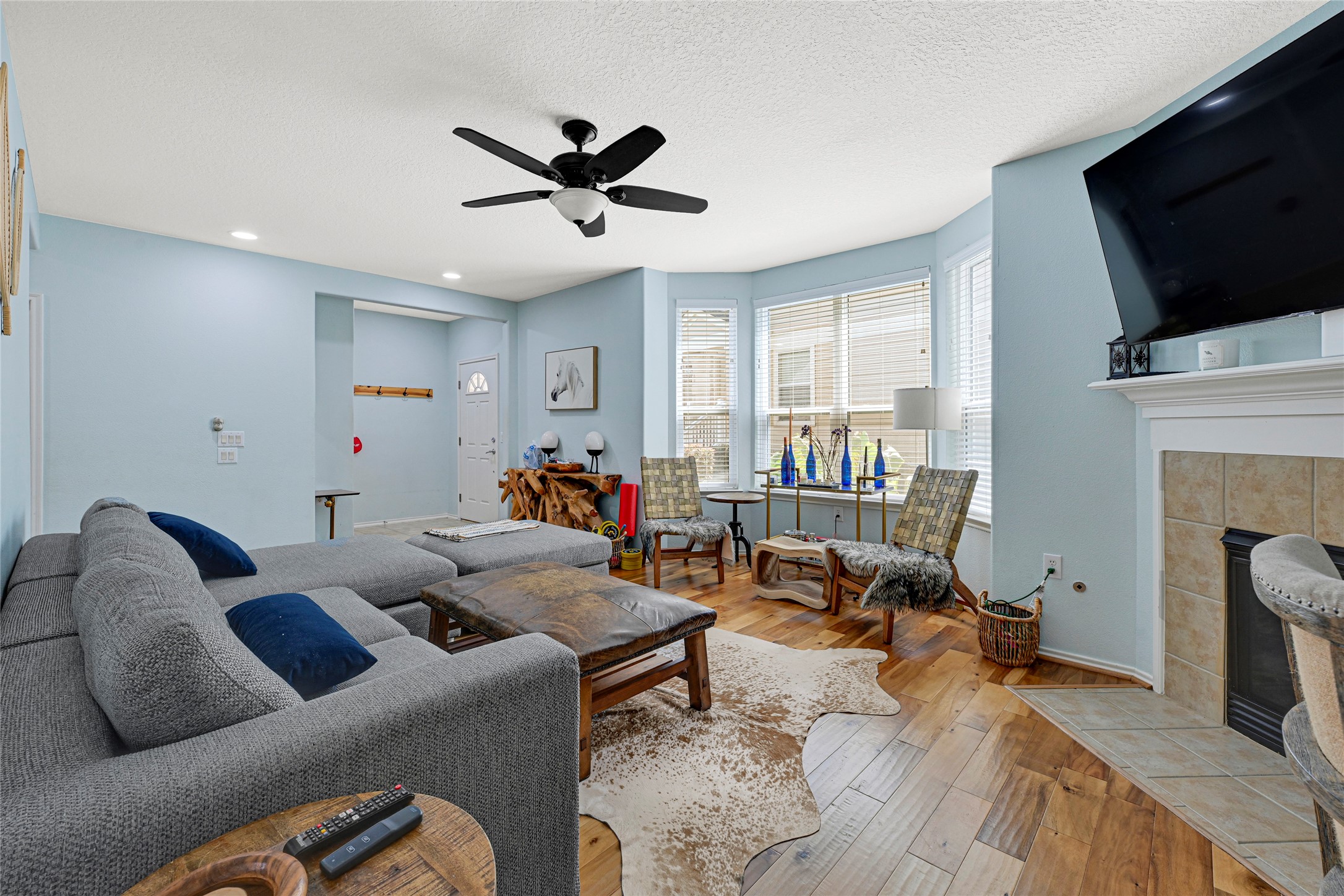13600 Breton Ridge Street, Unit 4A Houston, TX 77070 - Photo 11 of 49 Bright living area filled with natural light from large windows