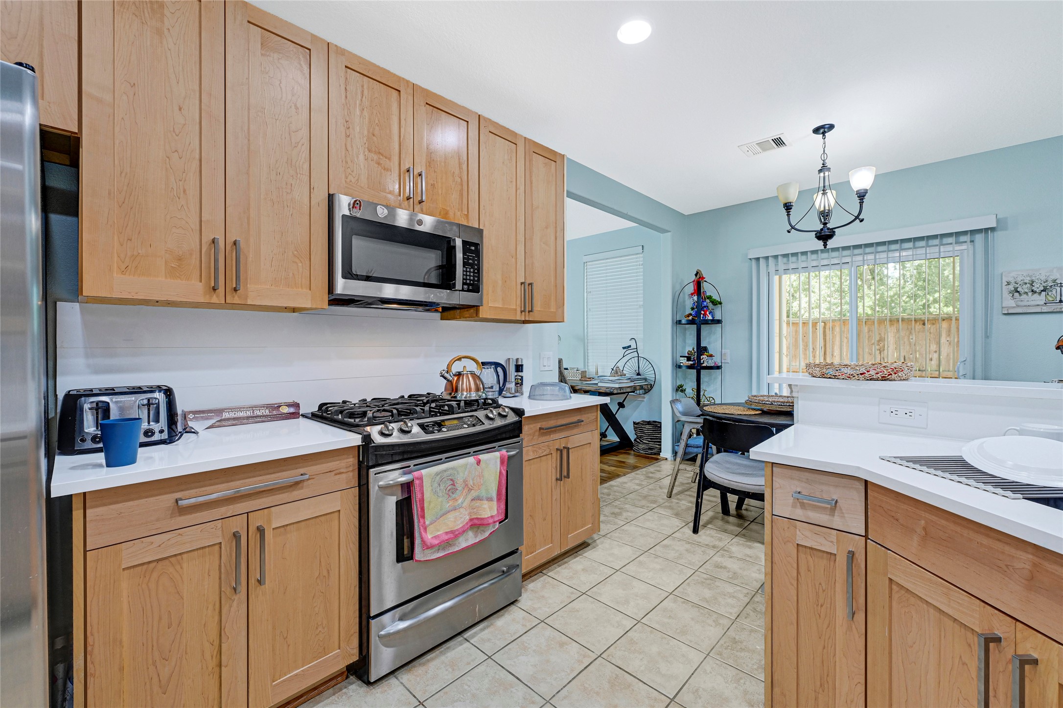 13600 Breton Ridge Street, Unit 4A Houston, TX 77070 - Photo 21 of 49 Kitchen with modern appliances and plentiful cabinet storage
