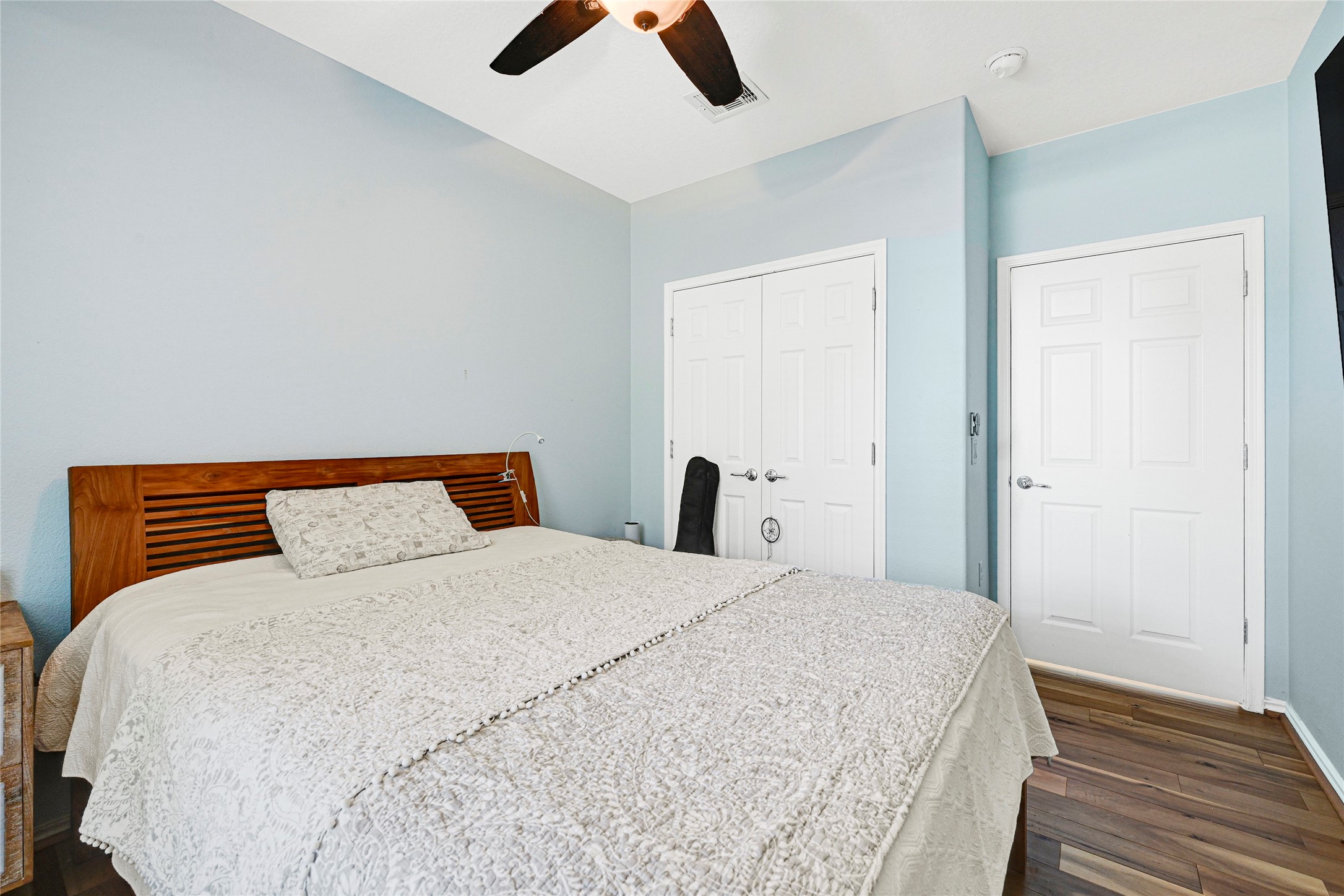 13600 Breton Ridge Street, Unit 4A Houston, TX 77070 - Photo 27 of 49 Ample light brightens the bedroom