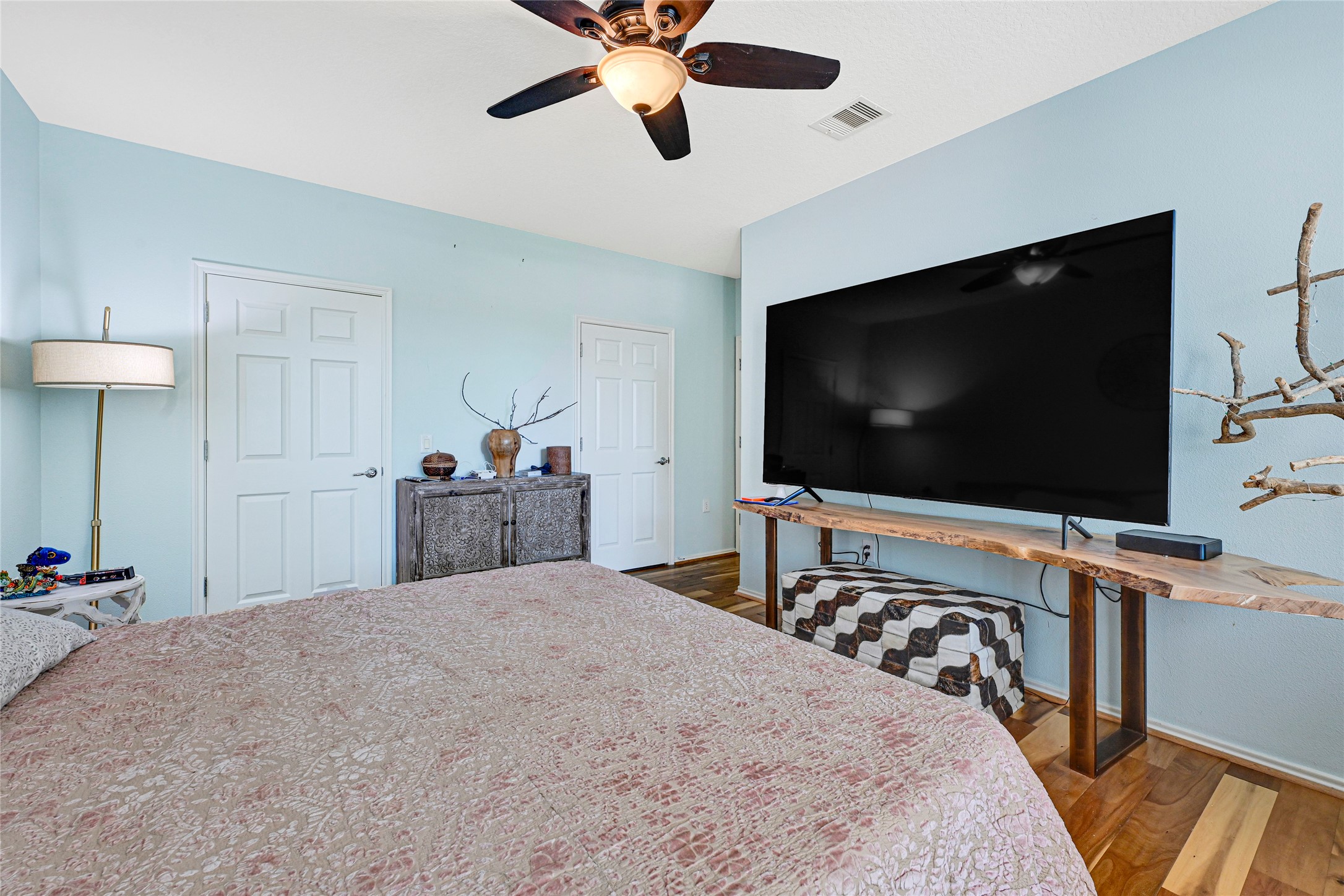 13600 Breton Ridge Street, Unit 4A Houston, TX 77070 - Photo 29 of 49 Versatile bedroom offering privacy and comfort