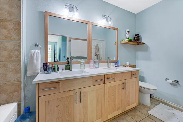 $230,000 | 13600 Breton Ridge Street, Unit 4A, Houston, TX 77070