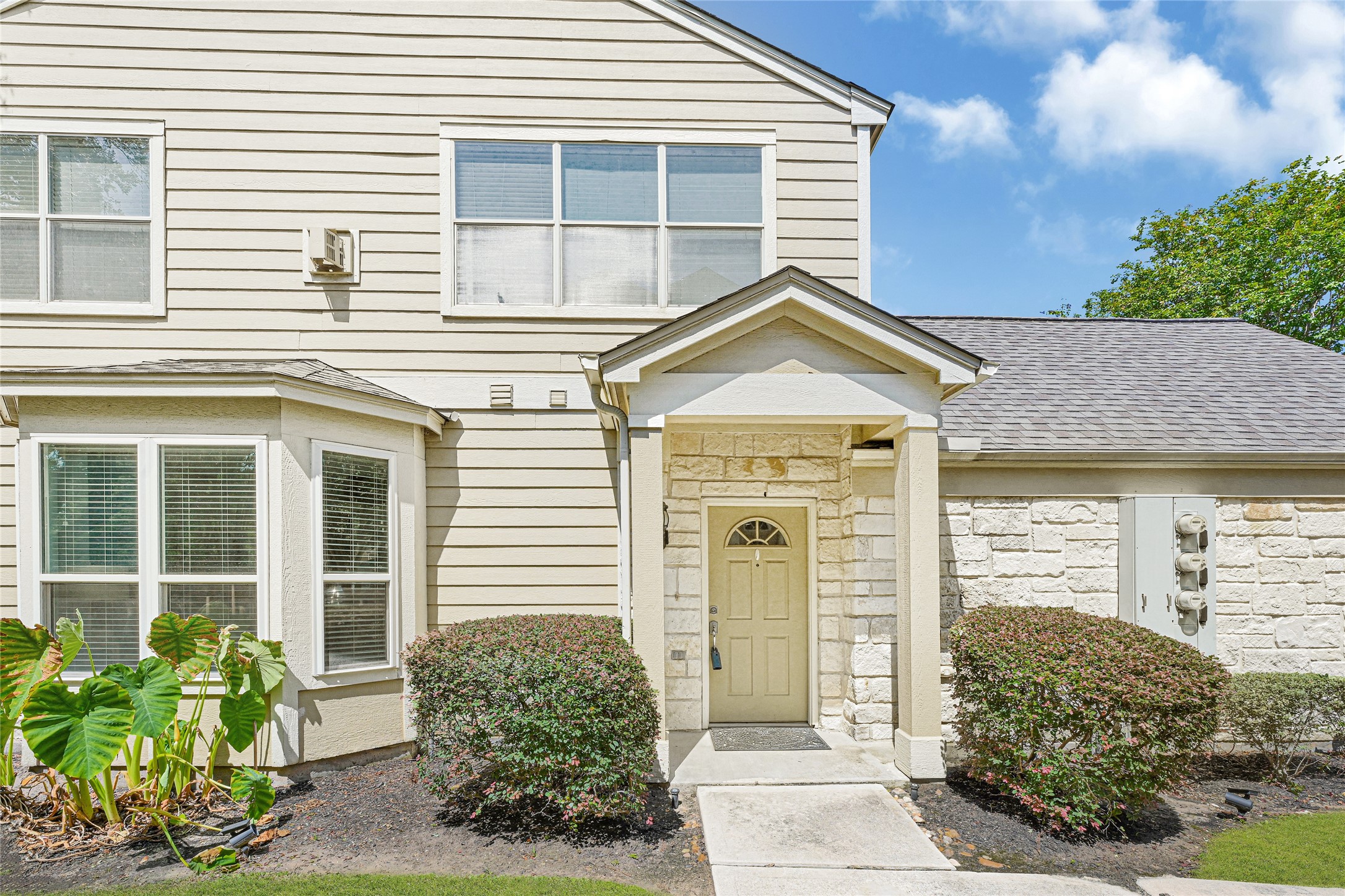 13600 Breton Ridge Street, Unit 4A Houston, TX 77070 - Photo 44 of 49 Front entry with covered doorway for added convenience