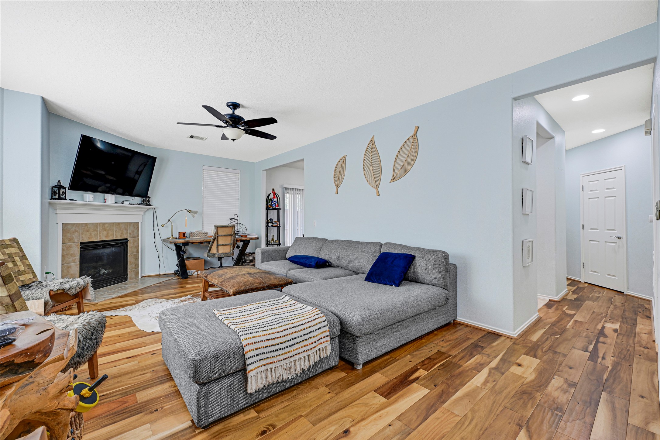 13600 Breton Ridge Street, Unit 4A Houston, TX 77070 - Photo 7 of 49 Generous living area designed for both relaxation and entertaining