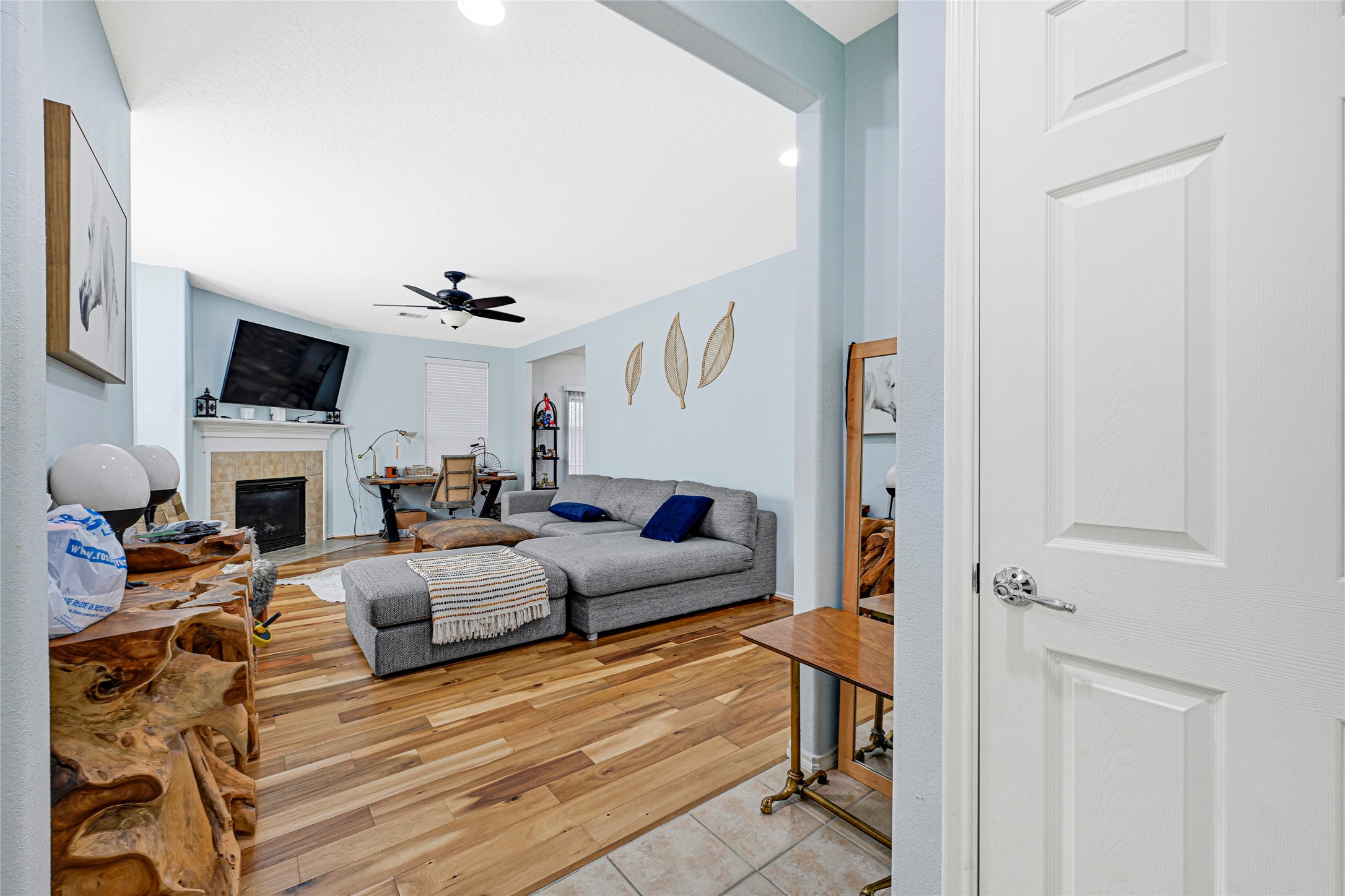 13600 Breton Ridge Street, Unit 4A Houston, TX 77070 - Photo 8 of 49 Open-concept living room flowing seamlessly into dining and kitchen areas