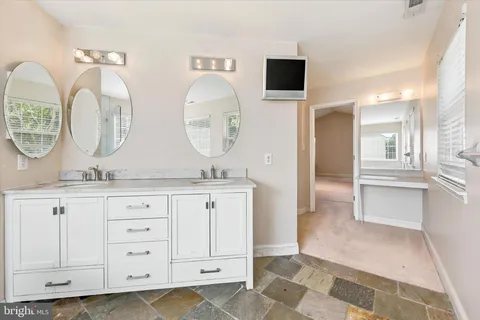 $615,000 | 5 Farmingham Drive, Sewell, NJ 08080