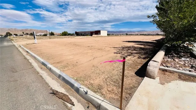 a view of an outdoor space of the house