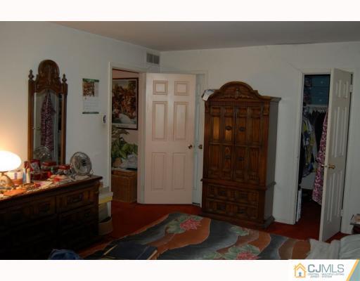 48 Pinecrest Road Somerset, NJ 08873 - Photo 8 of 10 a living room with furniture