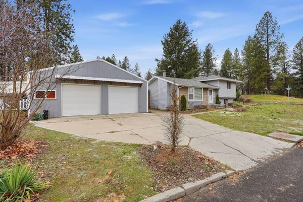 $389,900 | 702 East Calkins Drive, Spokane, WA 99208
