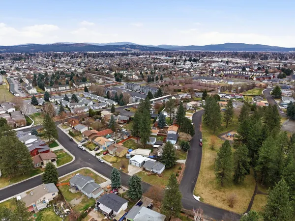 $389,900 | 702 East Calkins Drive, Spokane, WA 99208