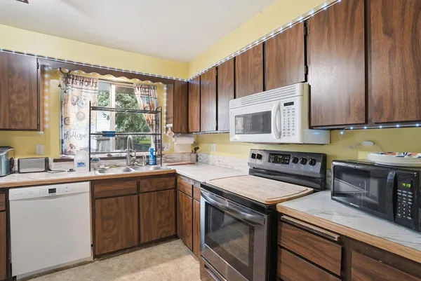 $389,900 | 702 East Calkins Drive, Spokane, WA 99208