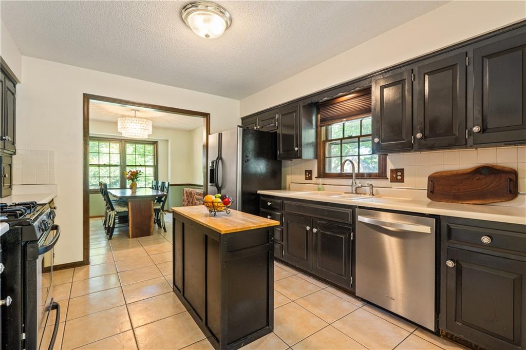 11524 Rosehill Road Overland Park, KS 66210 - Photo 11 of 32