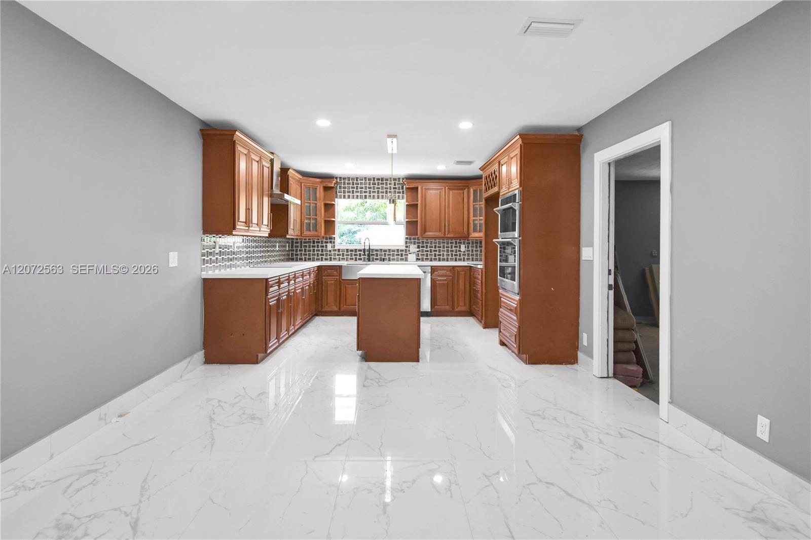 18200 Southwest 48th Street Southwest Ranches, FL 33331 - Photo 12 of 51 Gallery Image 12