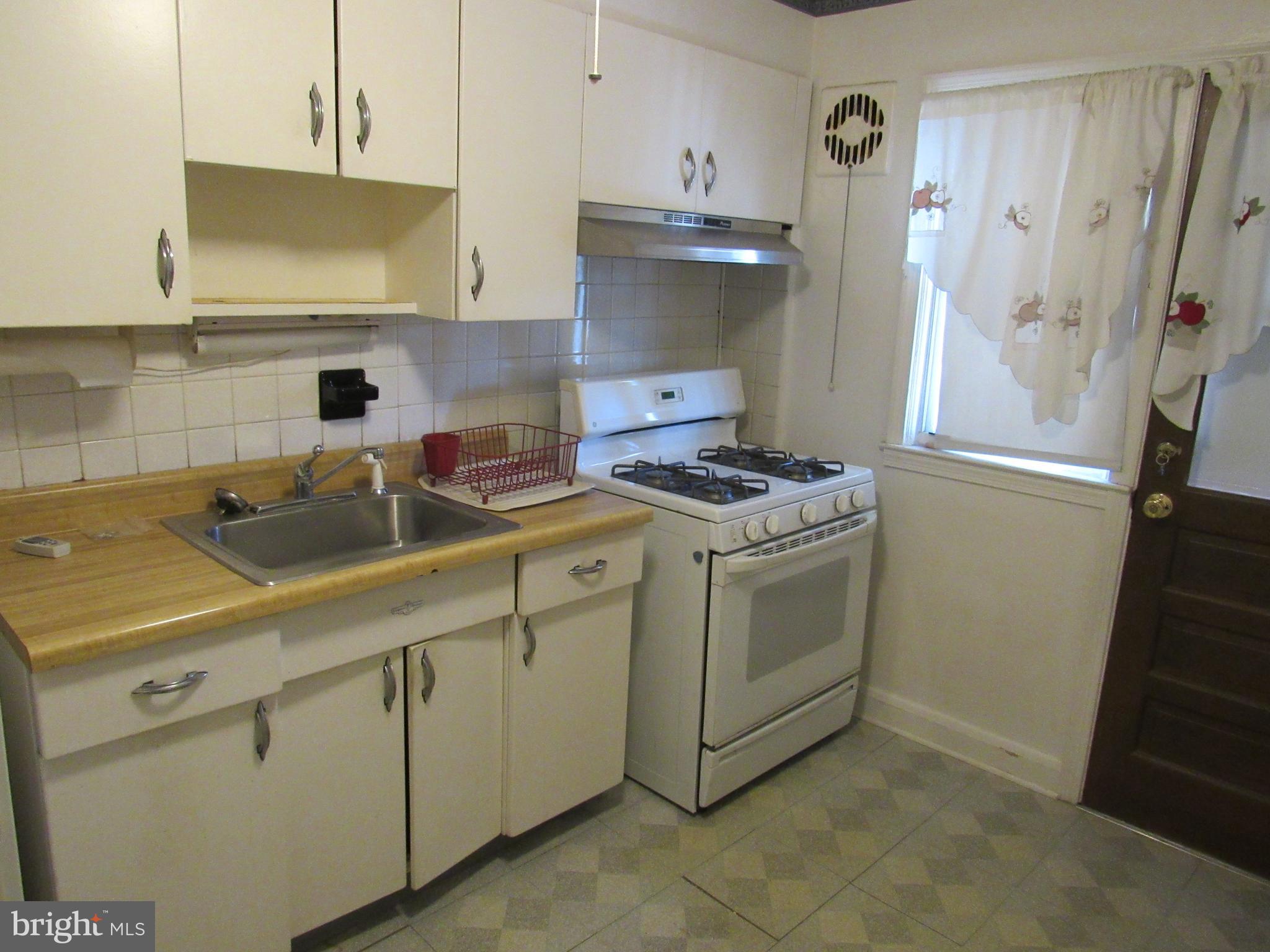 3813 Elkader Road Baltimore, MD 21218 - Photo 17 of 31