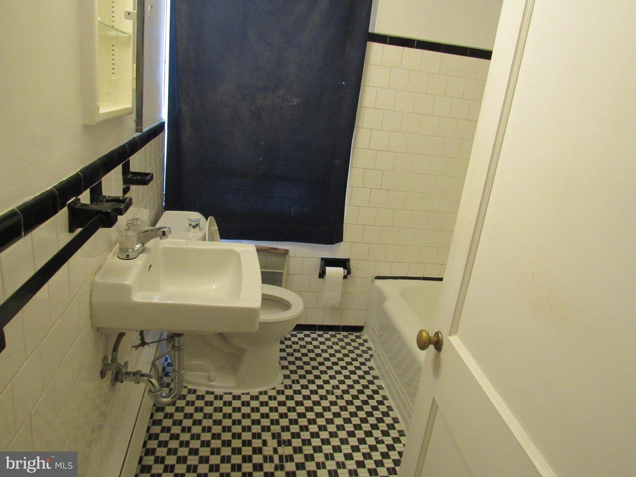 3813 Elkader Road Baltimore, MD 21218 - Photo 9 of 31