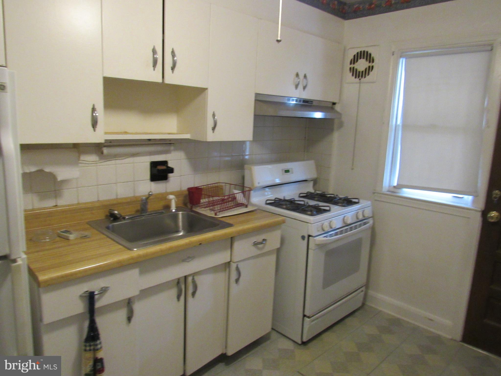3813 Elkader Road Baltimore, MD 21218 - Photo 10 of 31