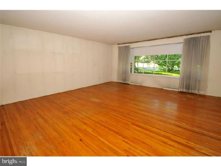 1097 Squirrel Road Jenkintown, PA 19046 - Photo 2 of 20 Living Room