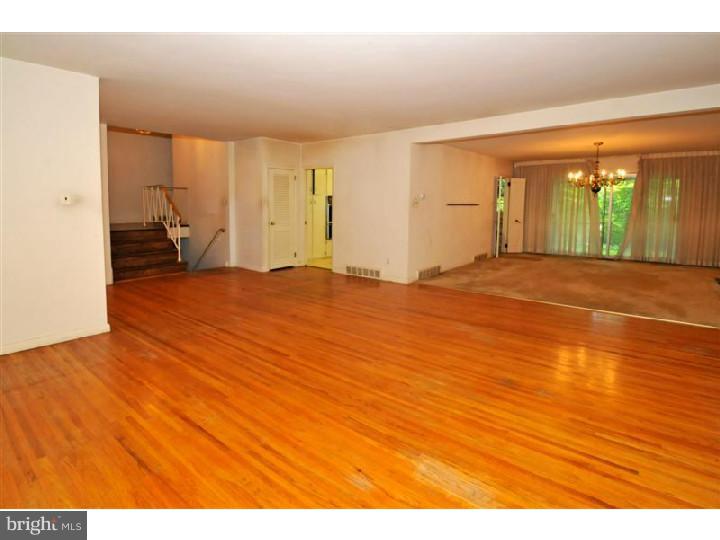 1097 Squirrel Road Jenkintown, PA 19046 - Photo 3 of 20 Living Room