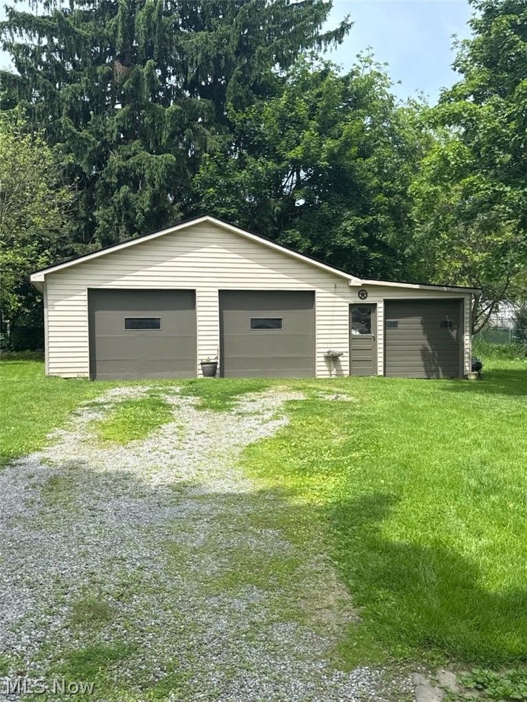 449 7th Street Struthers, OH 44471 - Photo 13 of 16