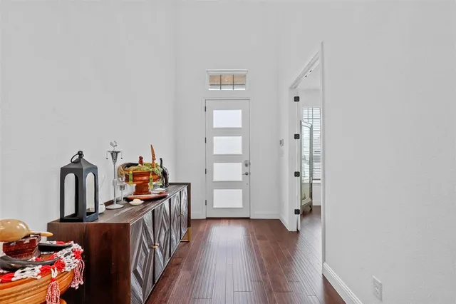 a view of a livingroom with wooden floor and closet