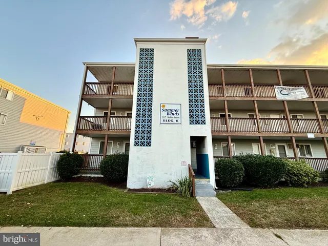 a view of house with yard