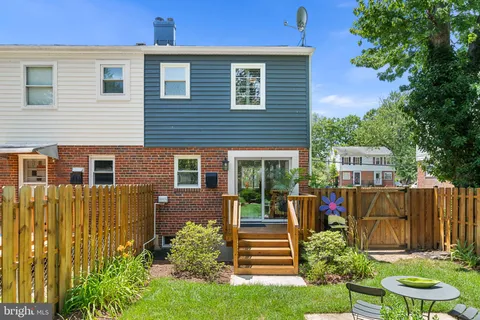 $599,999 | 6801 Radcliffe Drive, Alexandria, VA 22307
