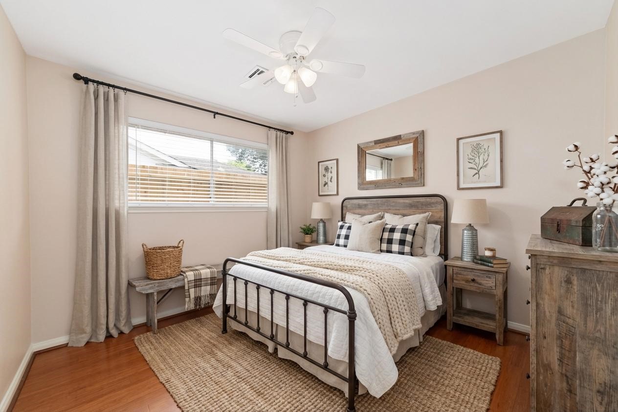 5643 Cheena Drive Houston, TX 77096 - Photo 24 of 32 a bedroom with a bed and a table in it