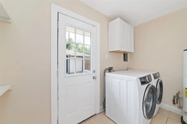 $2,700 | 5643 Cheena Drive, Houston, TX 77096