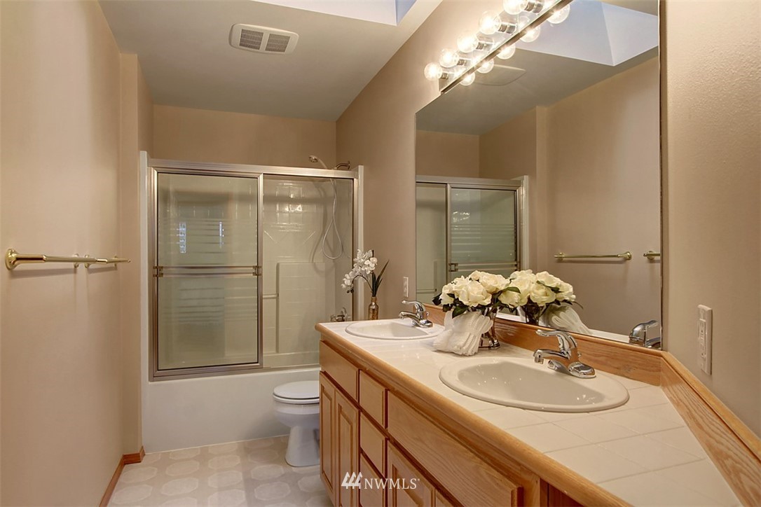 19111 33rd Avenue Southeast Bothell, WA 98012 - Photo 16 of 22