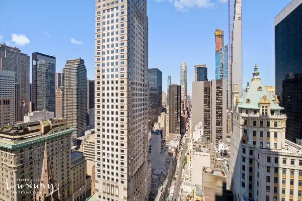 $2,095,000 | 721 5th Avenue, Unit 37A | Midtown East