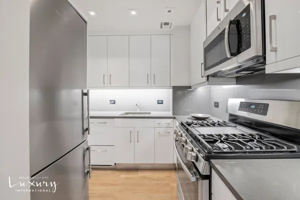 $2,095,000 | 721 5th Avenue, Unit 37A | Midtown East