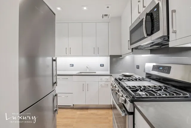 $2,195,000 | 721 5th Avenue, Unit 37A | Midtown East