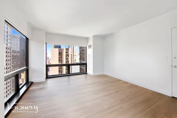 $2,095,000 | 721 5th Avenue, Unit 37A | Midtown East