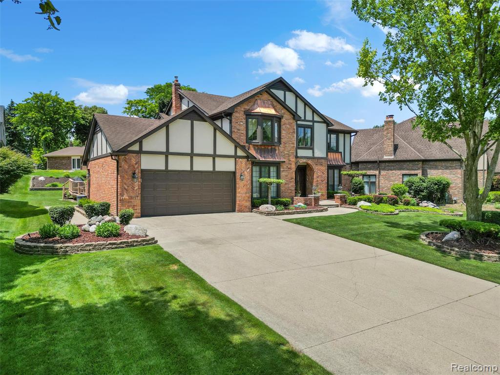 1732 Rapids Way Rochester Hills, MI 48309 - Photo 1 of 37