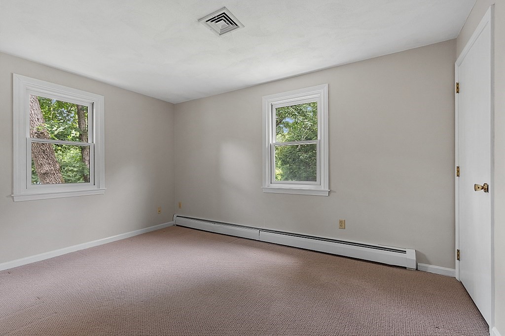 10 Hickory Drive Worcester, MA 01609 - Photo 17 of 34 an empty room with windows