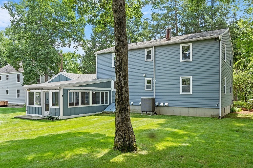 10 Hickory Drive Worcester, MA 01609 - Photo 31 of 34 a front view of a house with a yard