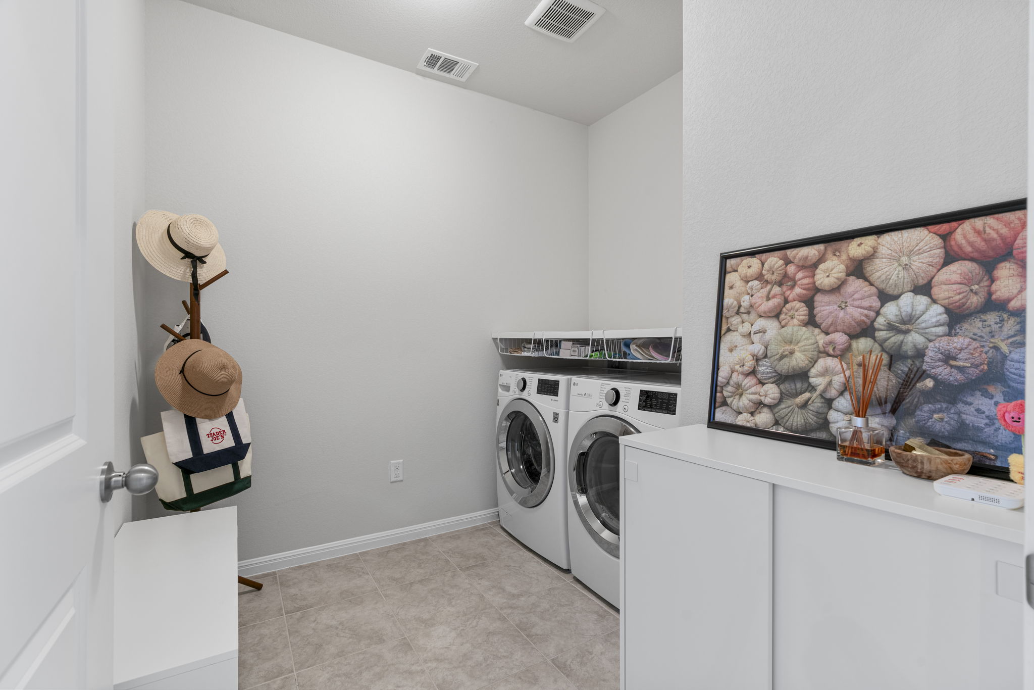10305 Bankhead Drive Austin, TX 78747 - Photo 24 of 40 Spacious launrdy room