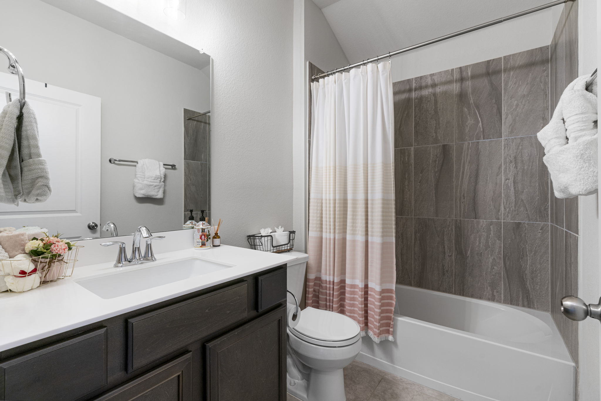 10305 Bankhead Drive Austin, TX 78747 - Photo 26 of 40 Secondary bathroom