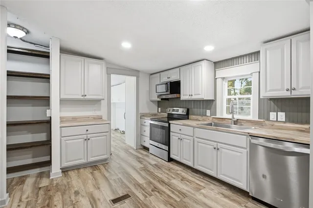 $214,900 | 9124 West Oak Highway, Seneca, SC 29678