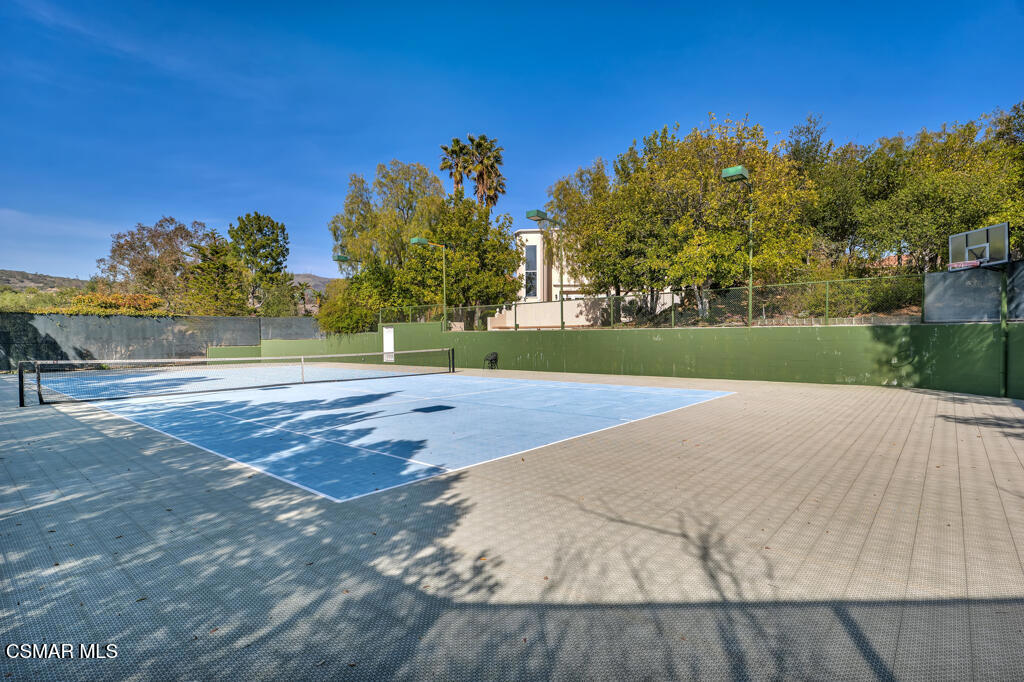 11428 Iverson Road Chatsworth, CA 91311 - Photo 15 of 39