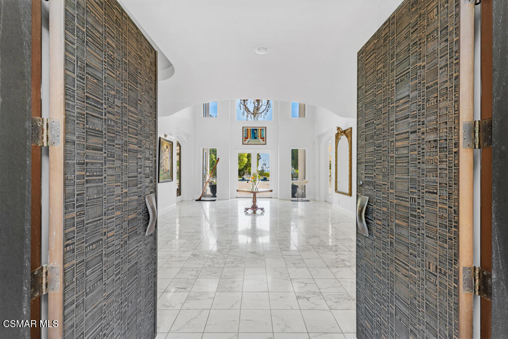 11428 Iverson Road Chatsworth, CA 91311 - Photo 23 of 39