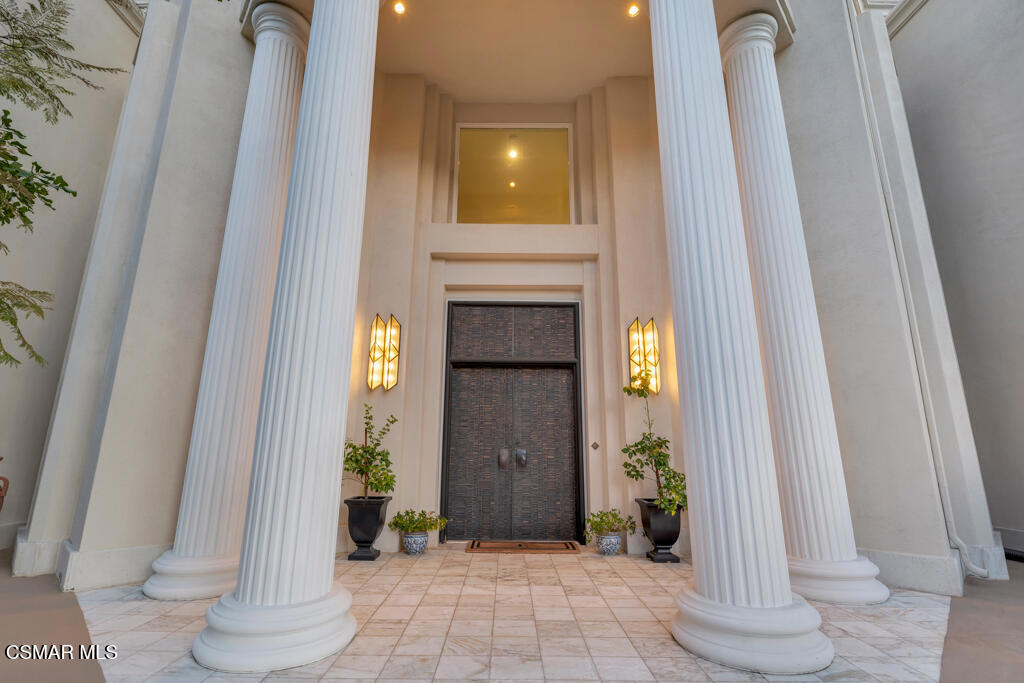 11428 Iverson Road Chatsworth, CA 91311 - Photo 8 of 39