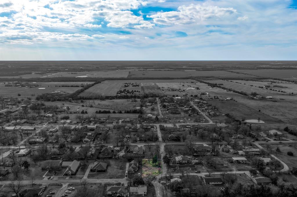 215 North 4th Street Celeste, TX 75423 - Photo 2 of 20 a view of a sky