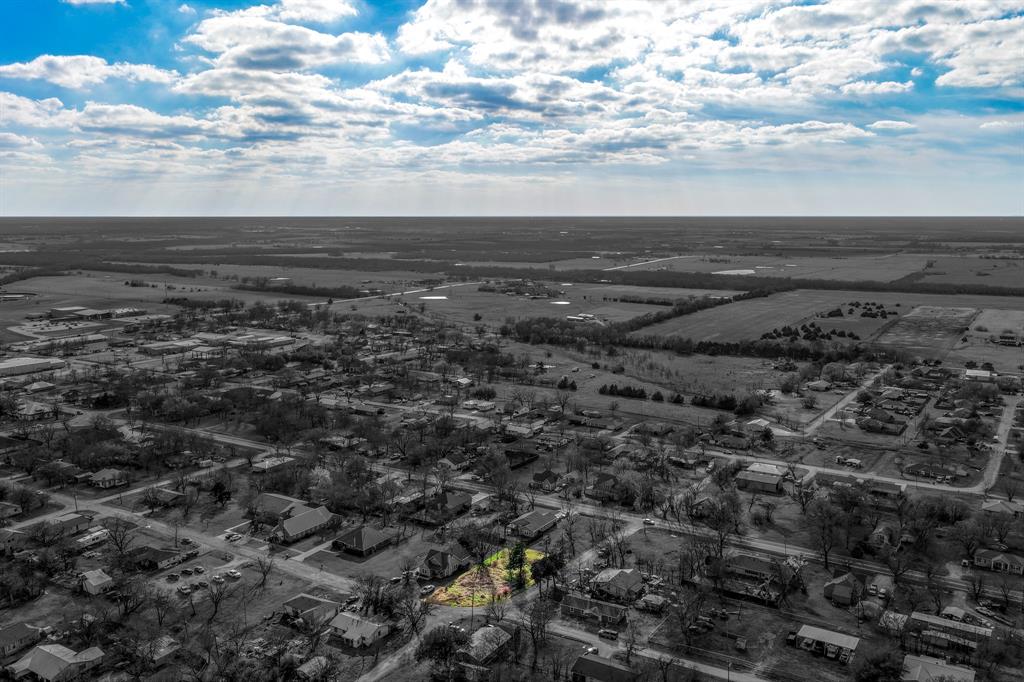 215 North 4th Street Celeste, TX 75423 - Photo 4 of 20 a view of city and ocean