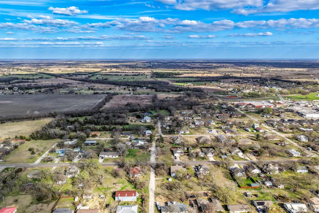 215 North 4th Street Celeste, TX 75423 - Photo 9 of 20 a view of an ocean