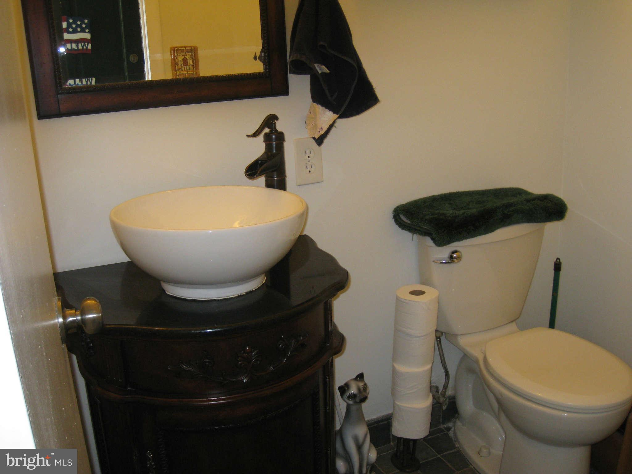 814 Carter Road Rockville, MD 20852 - Photo 4 of 19 Main level half bath