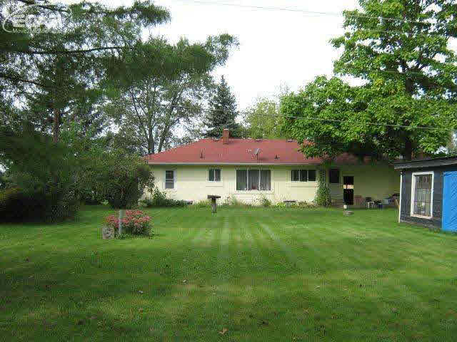 3289 South Genesee Road Burton, MI 48519 - Photo 4 of 14 20449201-3.JPG